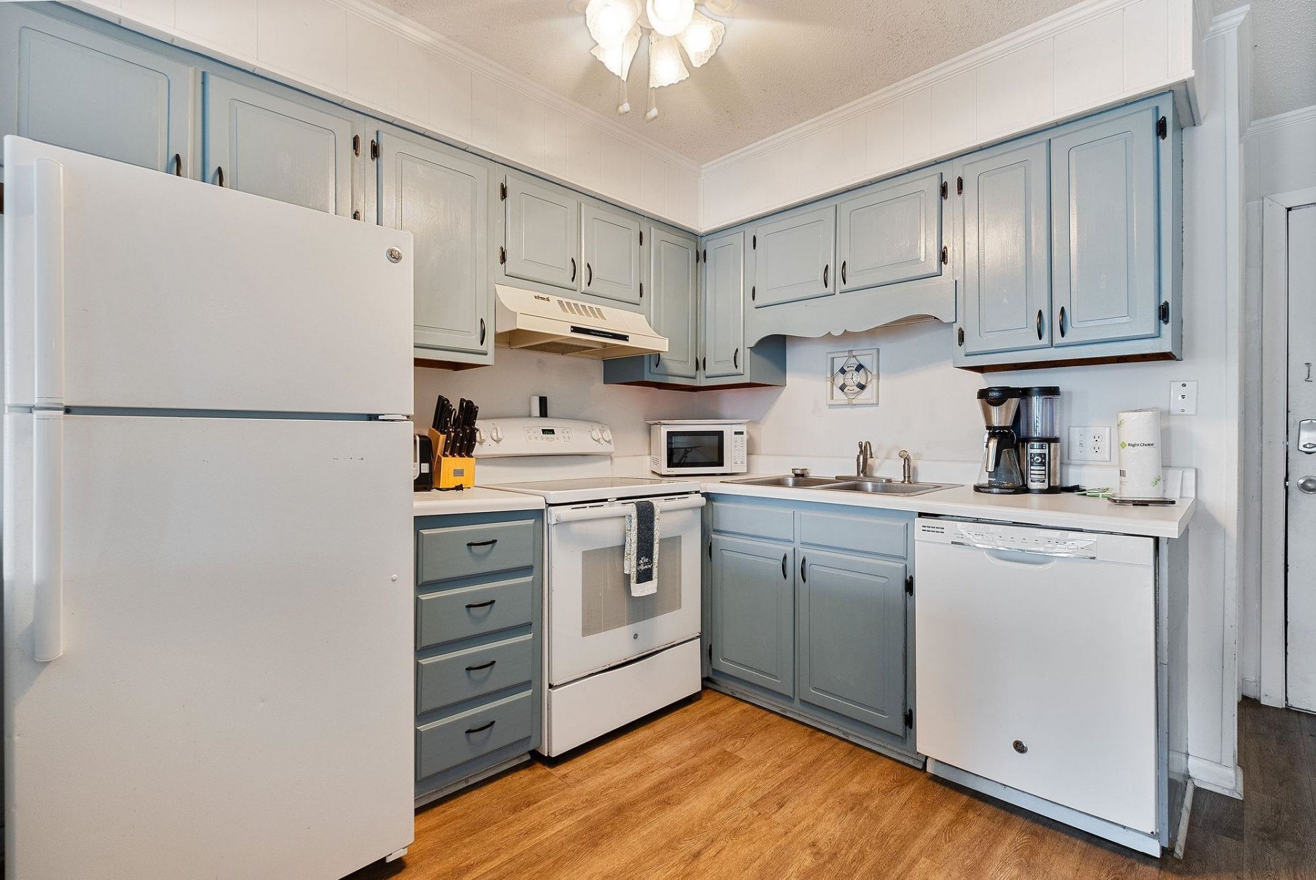 9540 Shore Dr.  Photo 6