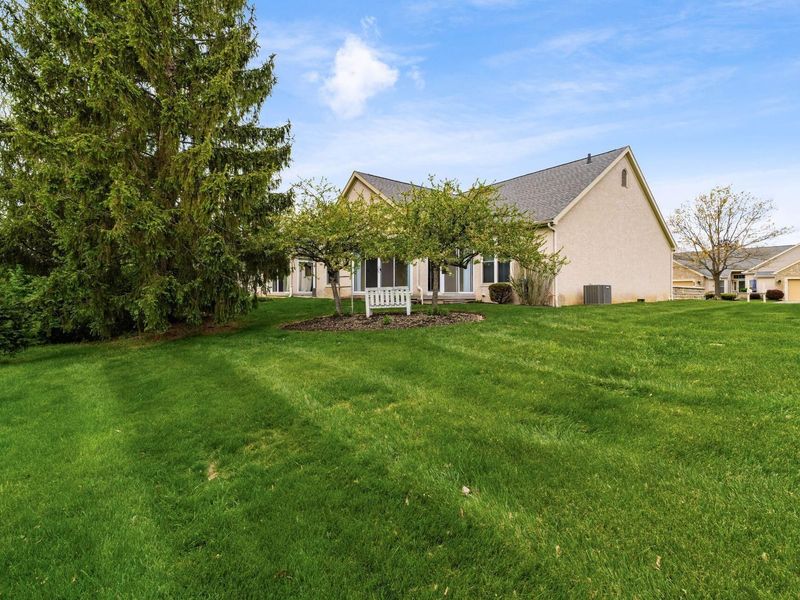 2513 ViLilly Circle E, Grove City, OH 43123 Photo 2