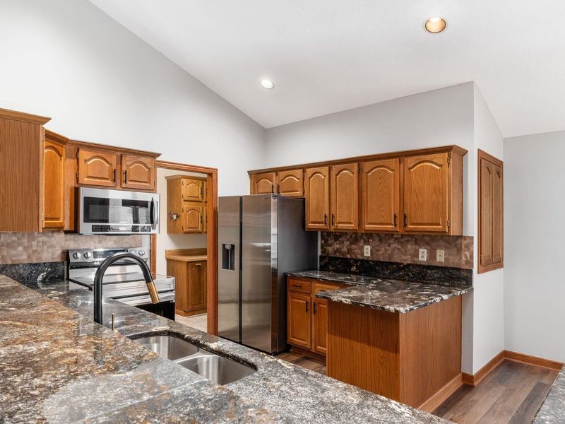 2513 ViLilly Circle E, Grove City, OH 43123 Photo 8