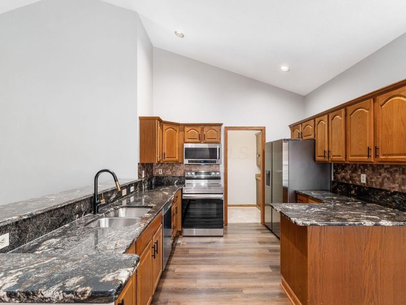 2513 ViLilly Circle E, Grove City, OH 43123 Photo 9