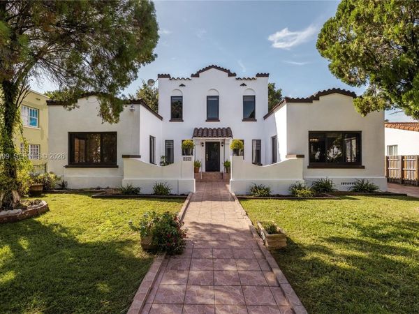 2152 SW 10th St , Miami, FL 33135