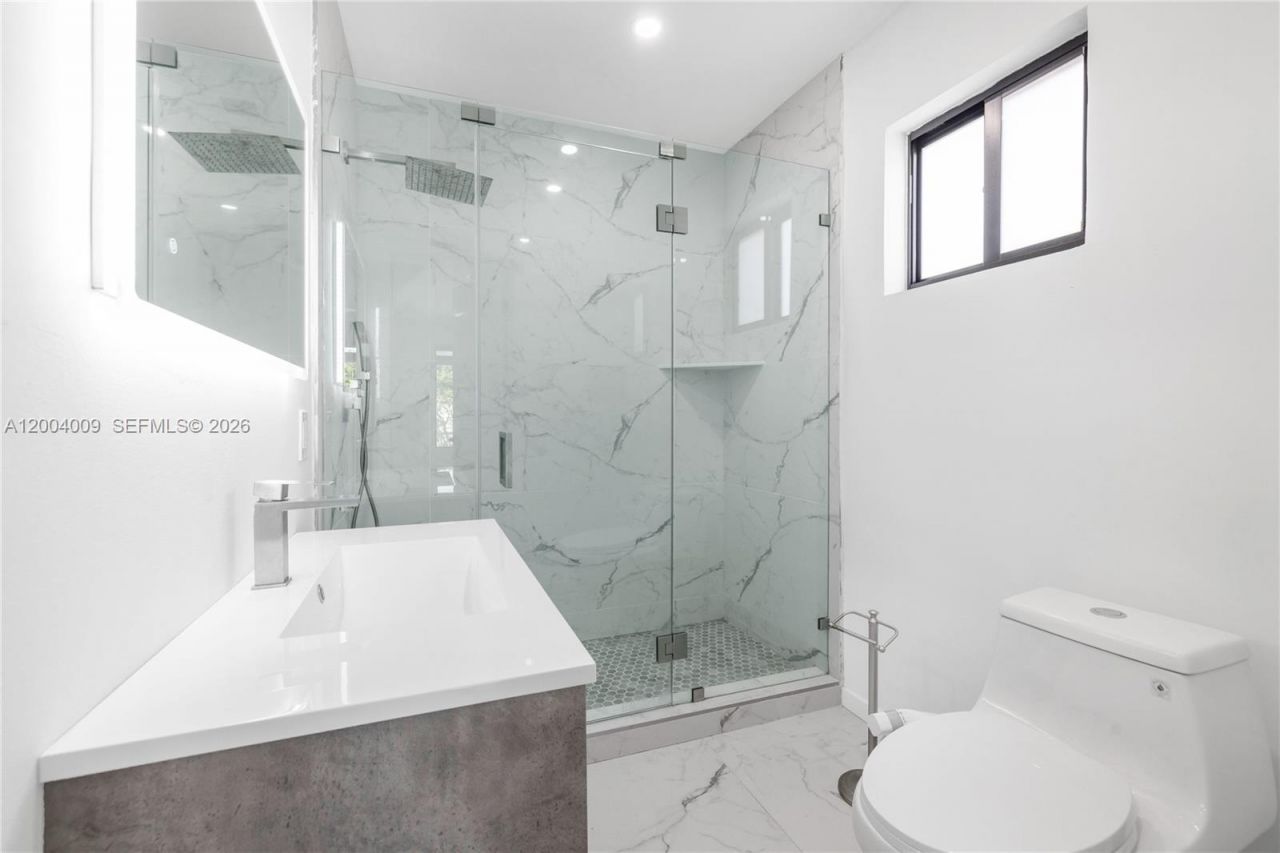 2152 SW 10th St, Miami, FL 33135 Photo