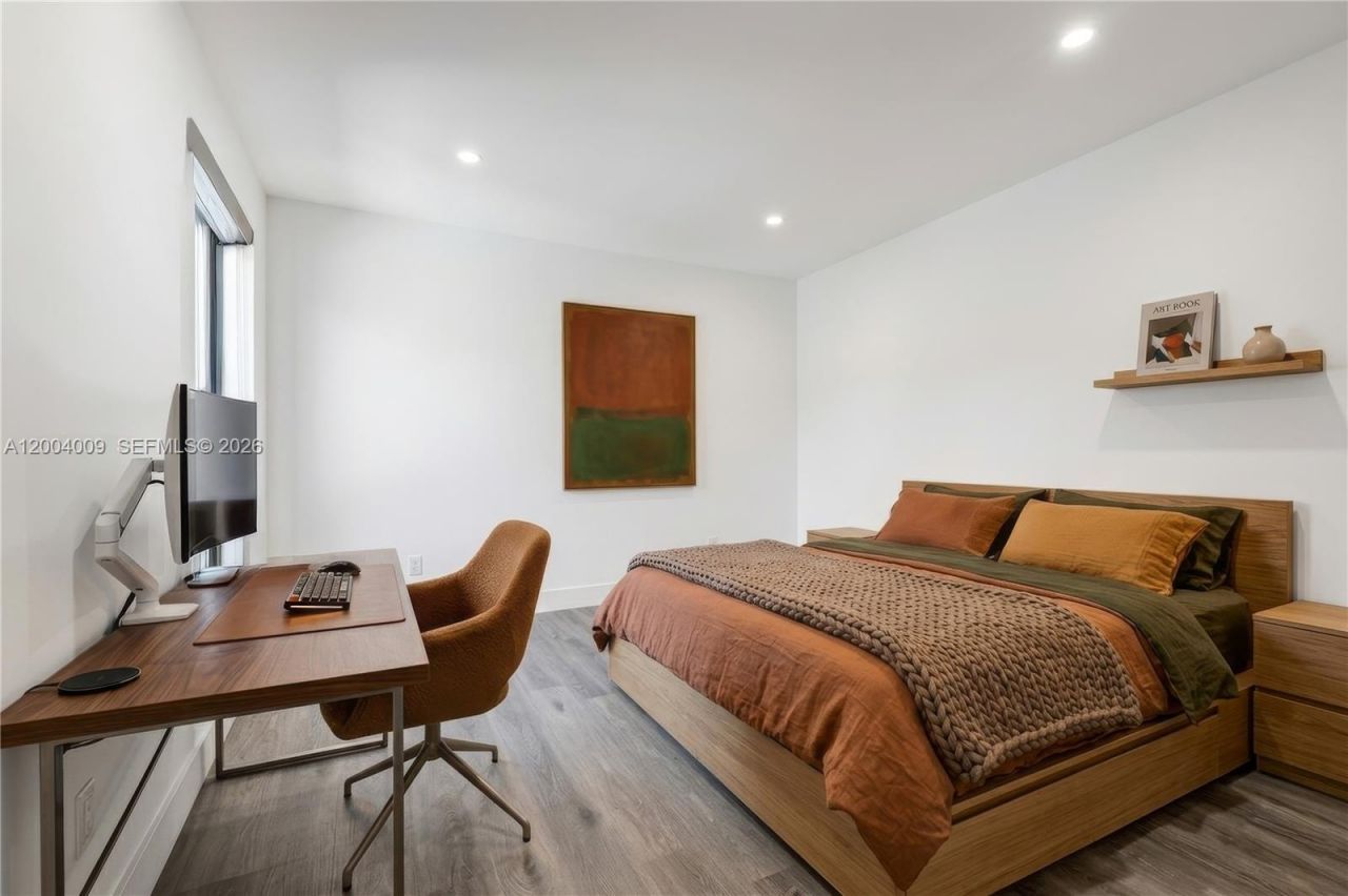 2152 SW 10th St, Miami, FL 33135 Photo