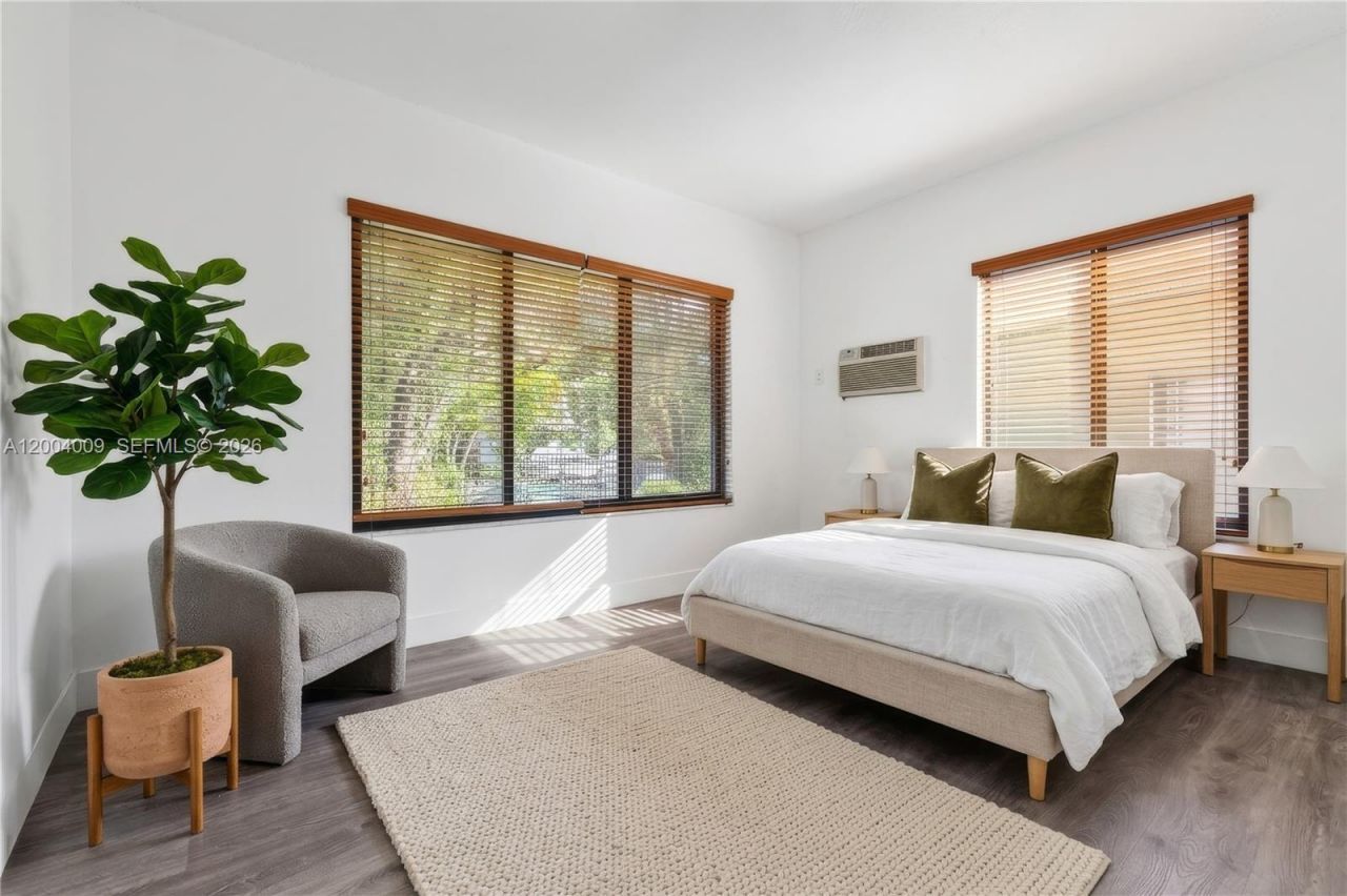 2152 SW 10th St, Miami, FL 33135 Photo