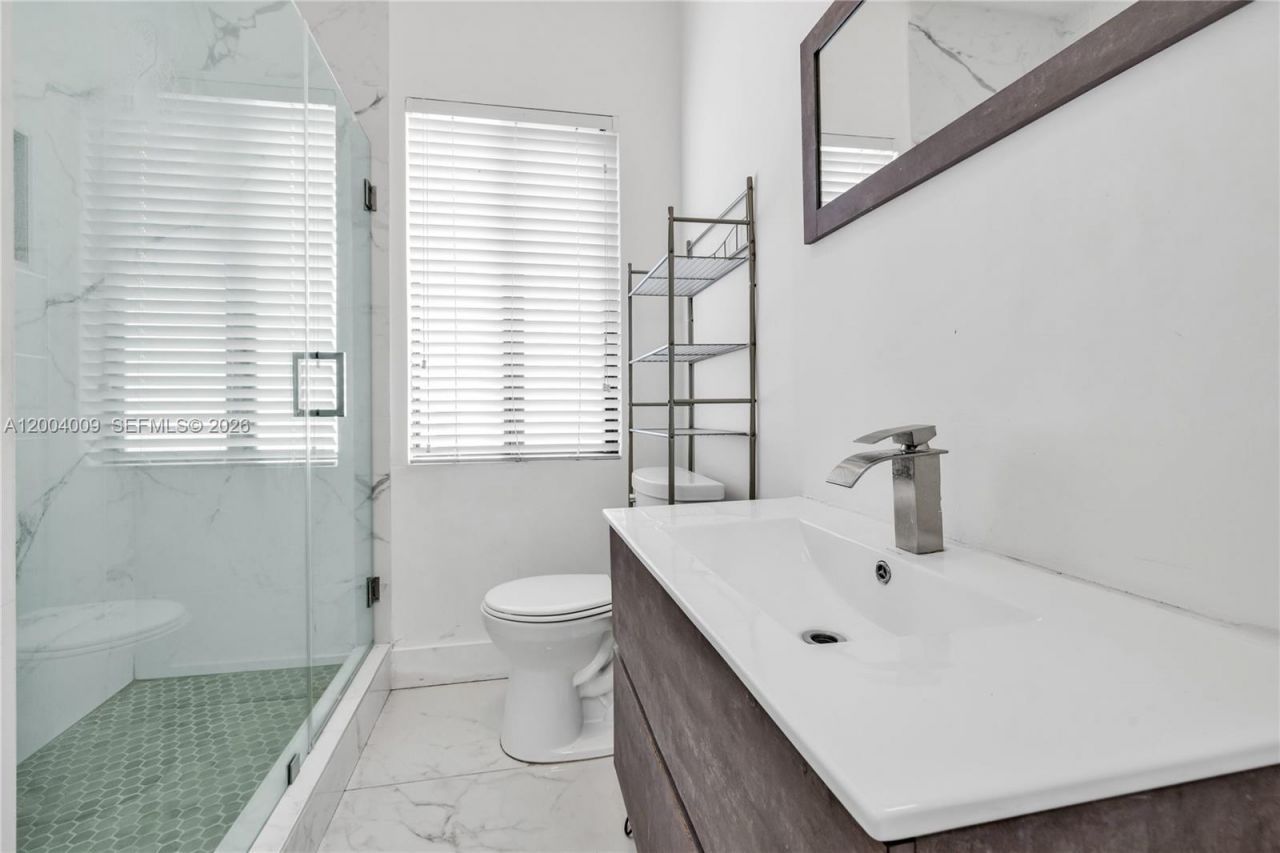 2152 SW 10th St, Miami, FL 33135 Photo