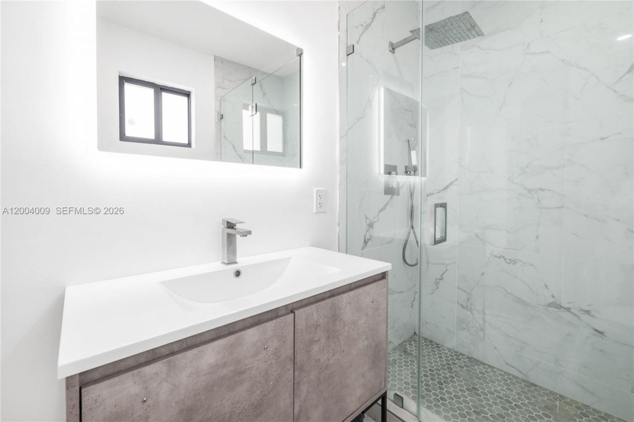 2152 SW 10th St, Miami, FL 33135 Photo