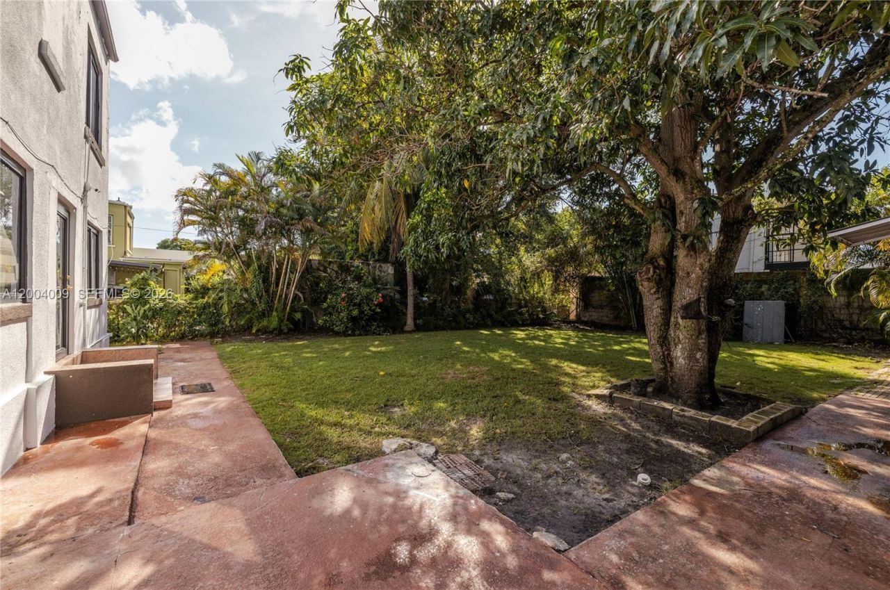 2152 SW 10th St, Miami, FL 33135 Photo