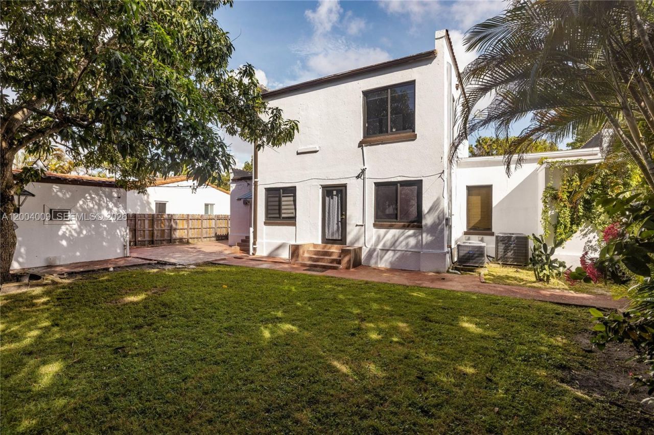 2152 SW 10th St, Miami, FL 33135 Photo