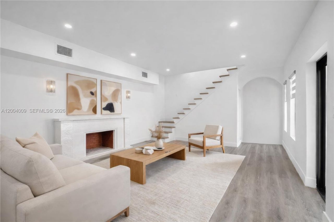 2152 SW 10th St, Miami, FL 33135 Photo