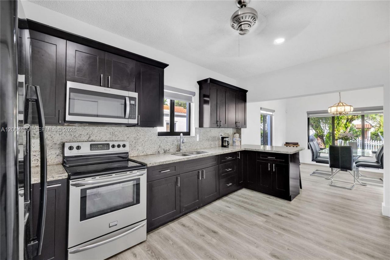 2152 SW 10th St, Miami, FL 33135 Photo