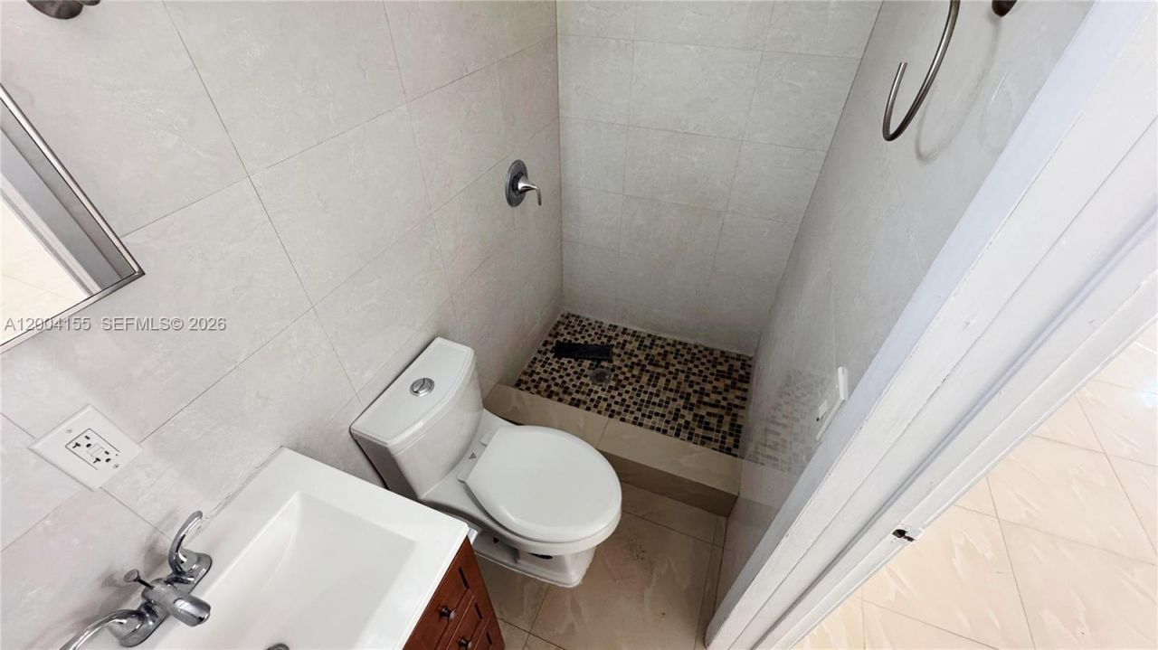 165 NE 162nd St, #b, Unit B, Miami, FL 33162 Photo