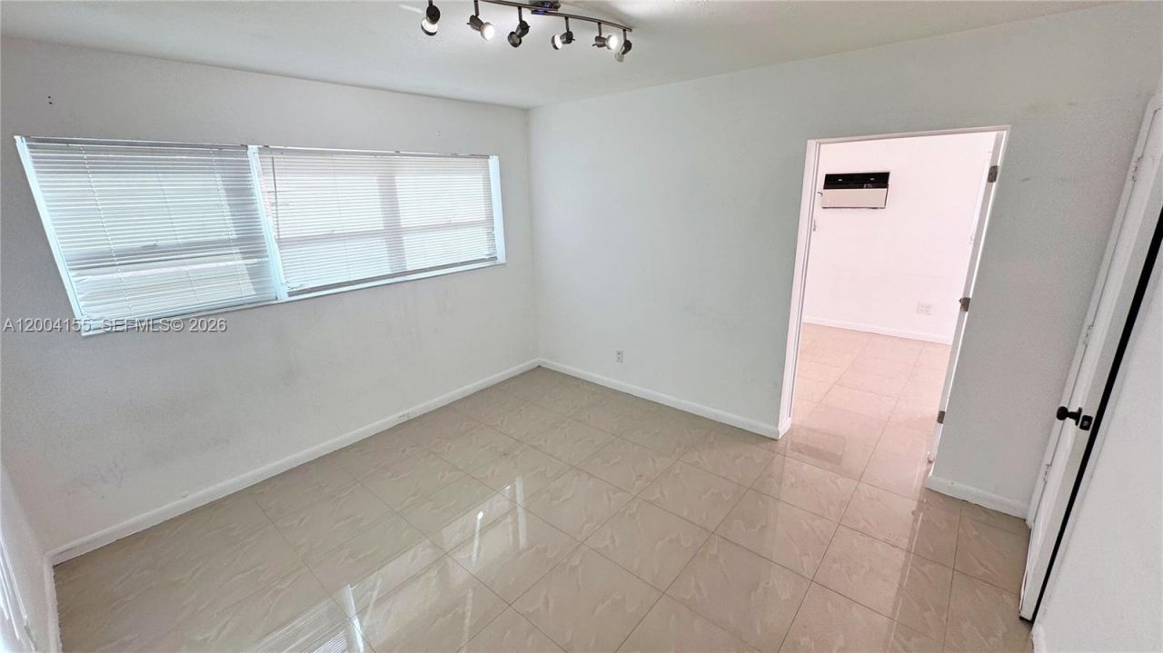 165 NE 162nd St, #b, Unit B, Miami, FL 33162 Photo