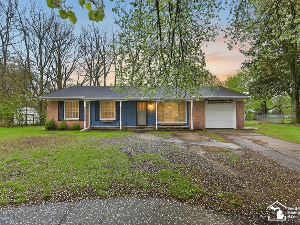 3609 Middlebury Court, Lambertville, MI 48144