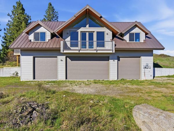 777 Chain Lakes Dr, Elk, WA 99009