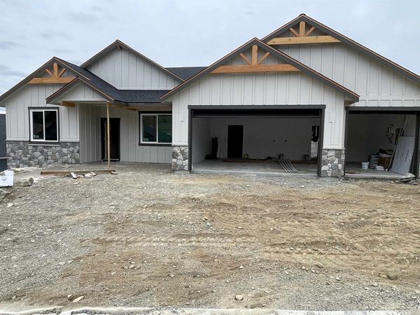 74 E Center Ln, Spokane, WA 99208