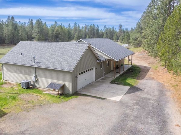 27509 N Perry Rd, Chattaroy, WA 99003