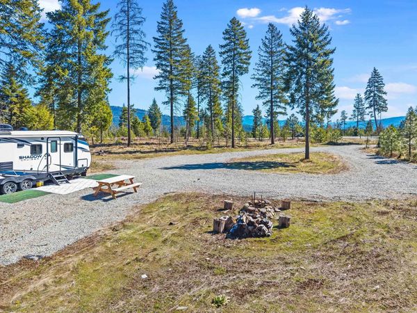 555 Happy Trails Ln, Newport, WA 99146