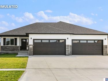 805 Regiment Road , Lincoln, NE 68527