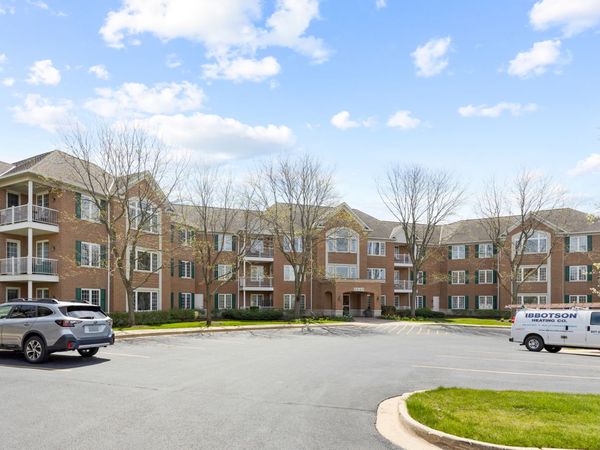 2640 Summit Drive , Unit 202, Glenview, IL 60025