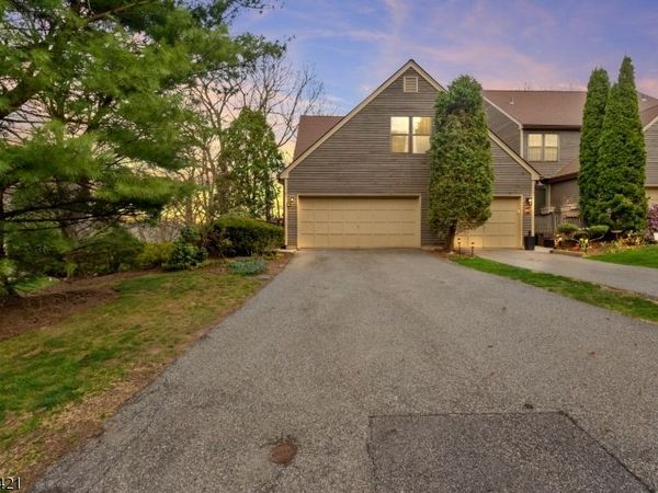 47 Manchester Ln, West Milford, NJ 07480
