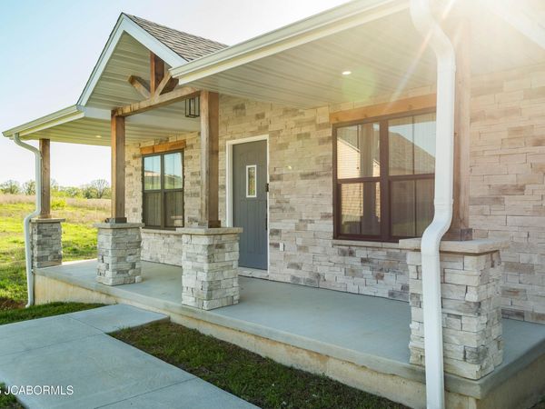 215 GAVIN LANE, Linn, MO 65051