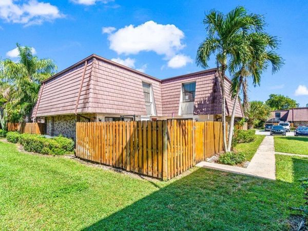 7529 E Courtyard Run E, Boca Raton, FL 33433