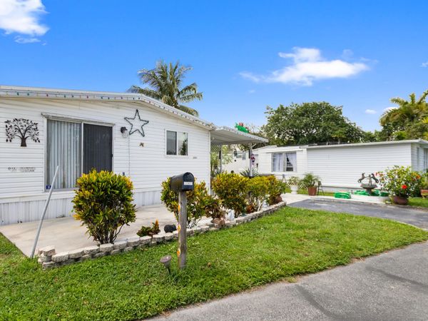 2961 SW 52nd Terrace, Davie, FL 33314