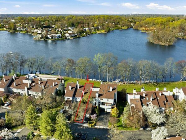 35 Waterside Close , Eastchester, NY 10709