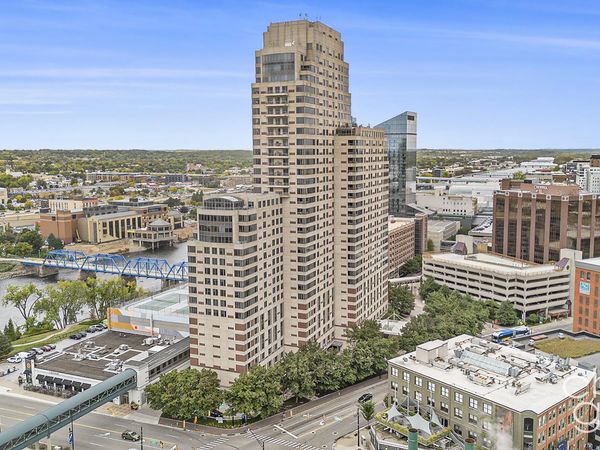 158 Campau Circle NW, Grand Rapids, MI 49503