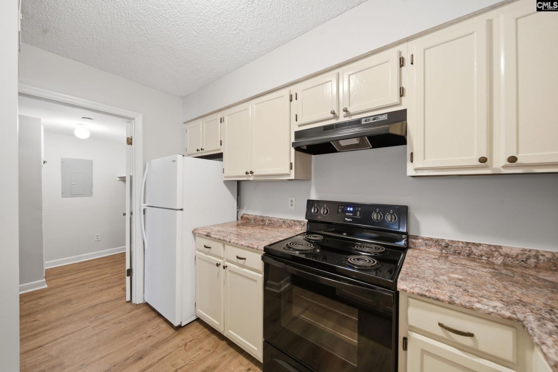 448 Deerwood Street  Photo 6