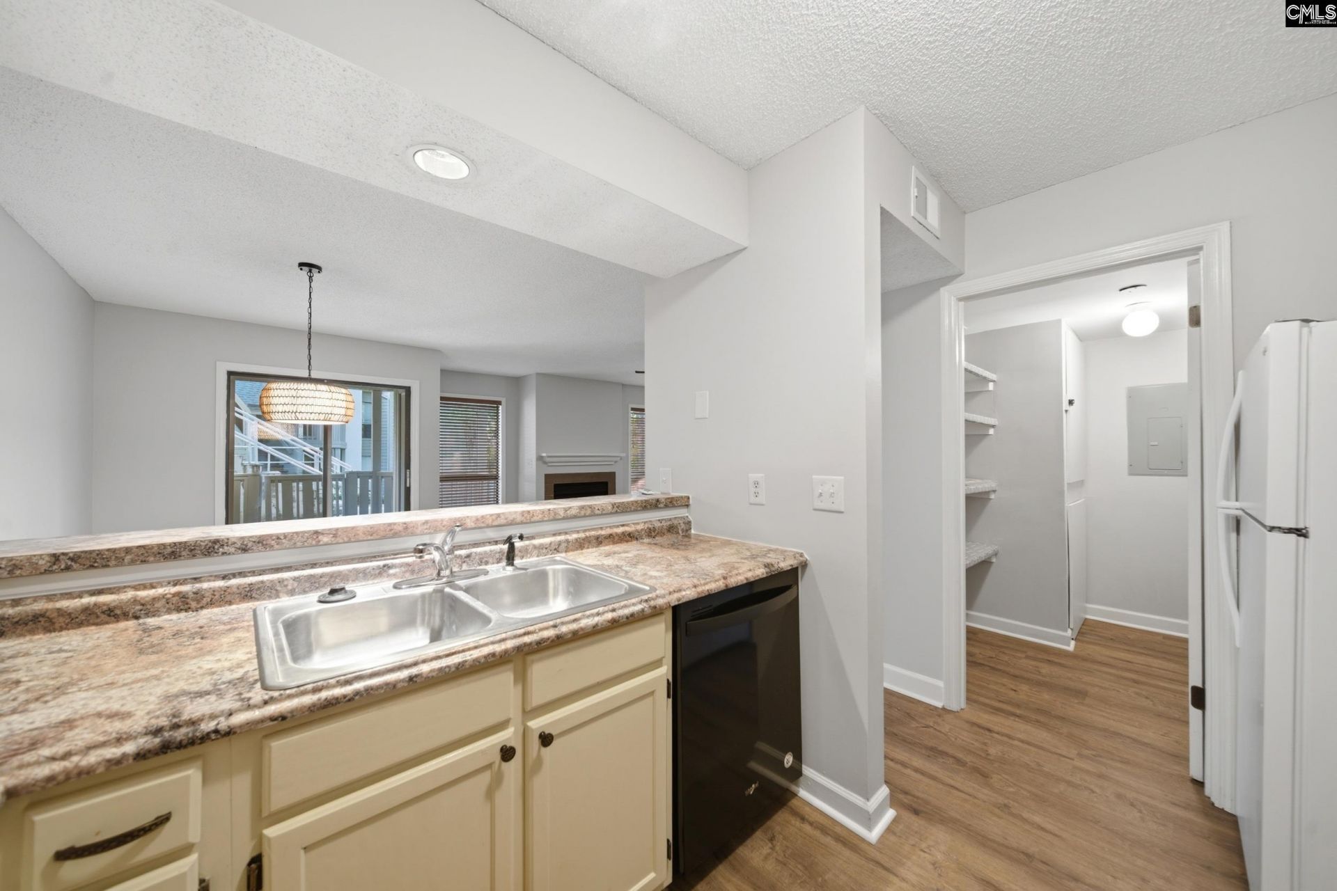 448 Deerwood Street  Photo 7