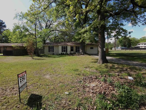 102 KING ARTHUR Court, Hot Springs, AR 71913