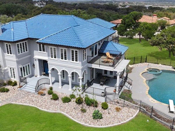 829 Kings Point DR, Canyon Lake, TX 78133