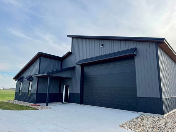 530 Aircom Drive , Unit 1B, Marion, IA 52302