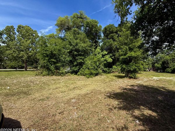 676 W PENIEL Road, Palatka, FL 32177