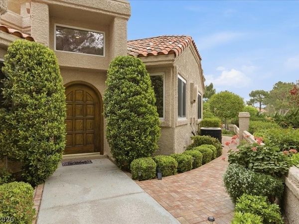 8215 Round Hills Circle , Las Vegas, NV 89113