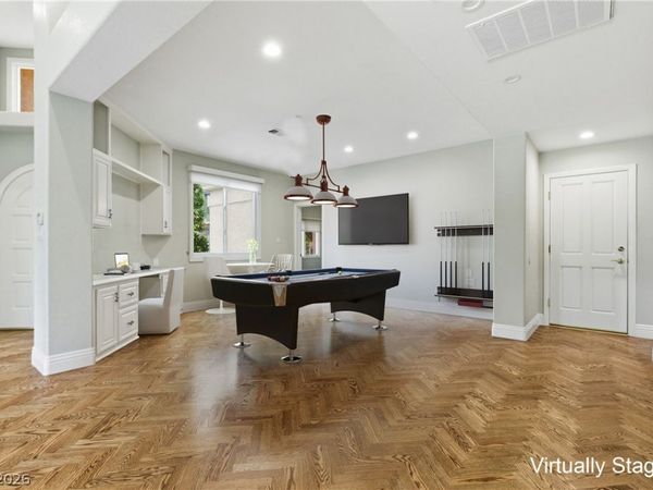 8215 Round Hills Circle, Las Vegas, NV 89113