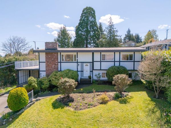 2419 Barbara Pl, Central Saanich, BC V8Z 5T6