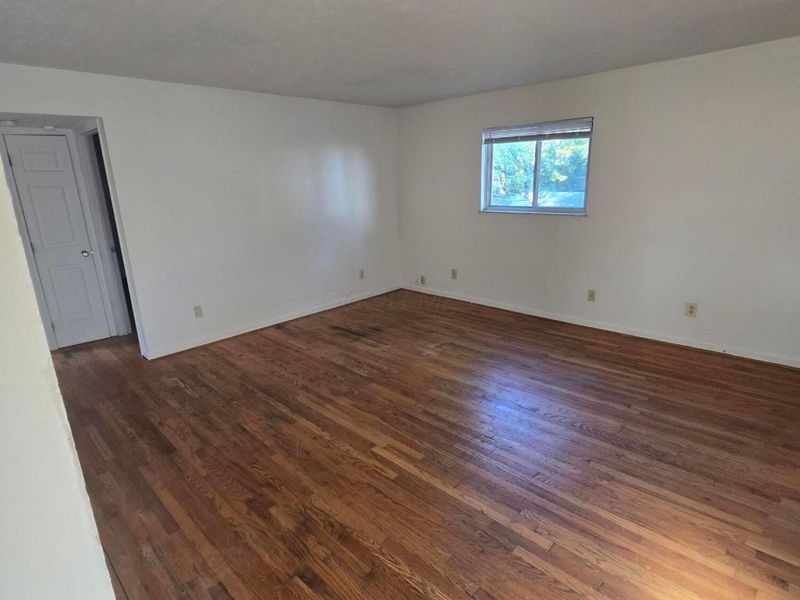 497 E Oakland Avenue, Columbus, OH 43202 Photo 2