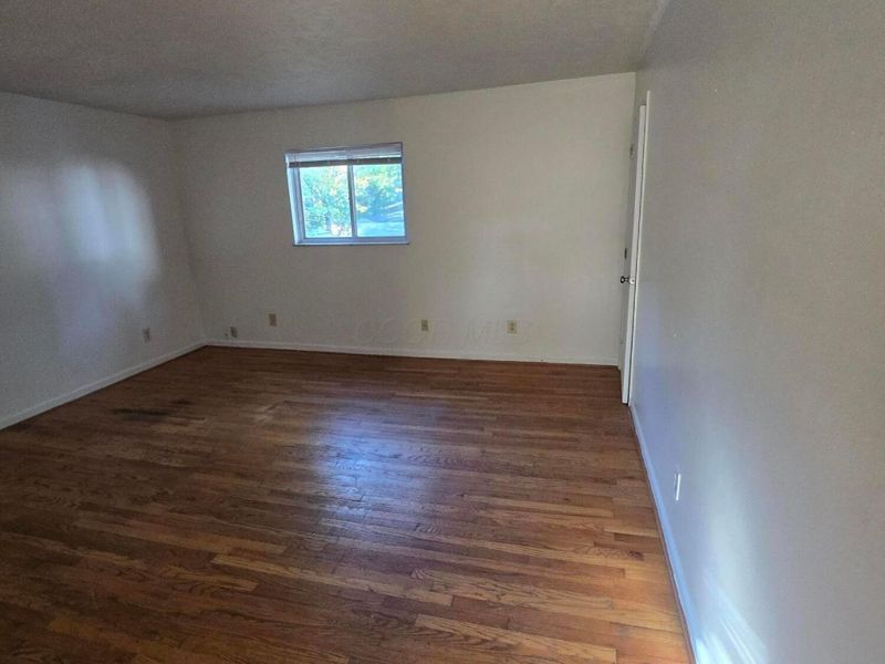 497 E Oakland Avenue, Columbus, OH 43202 Photo 3