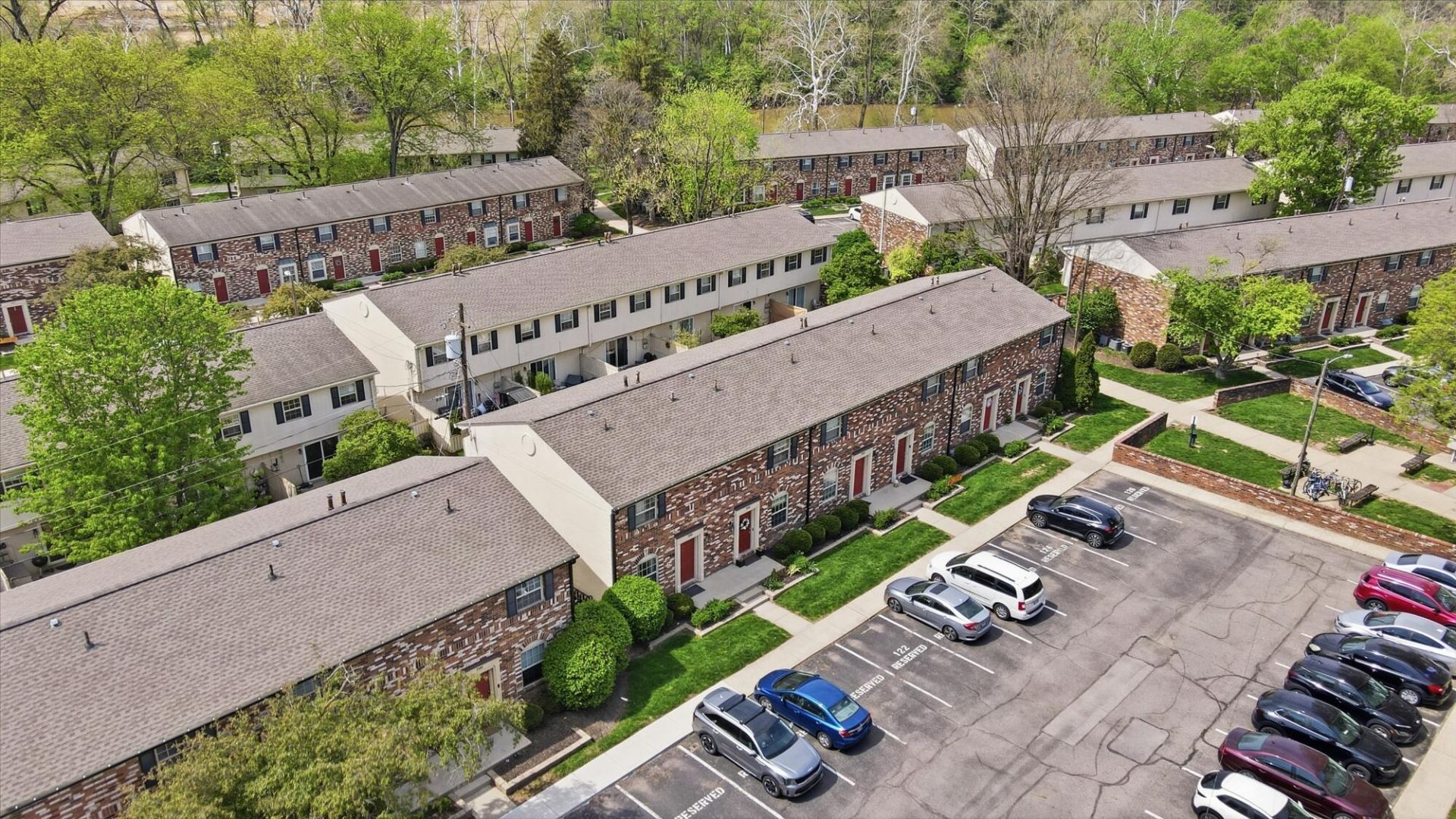 2565 Olde Hill Court S, Unit B, Columbus, OH 43221 Main Photo