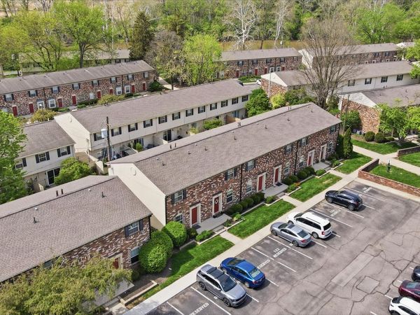 2565 Olde Hill Court S, Unit B, Columbus, OH 43221