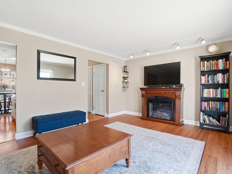 2565 Olde Hill Court S, Unit B, Columbus, OH 43221 Photo 11