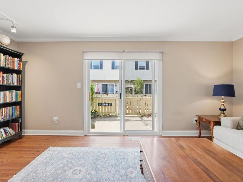 2565 Olde Hill Court S, Unit B, Columbus, OH 43221 Photo 14