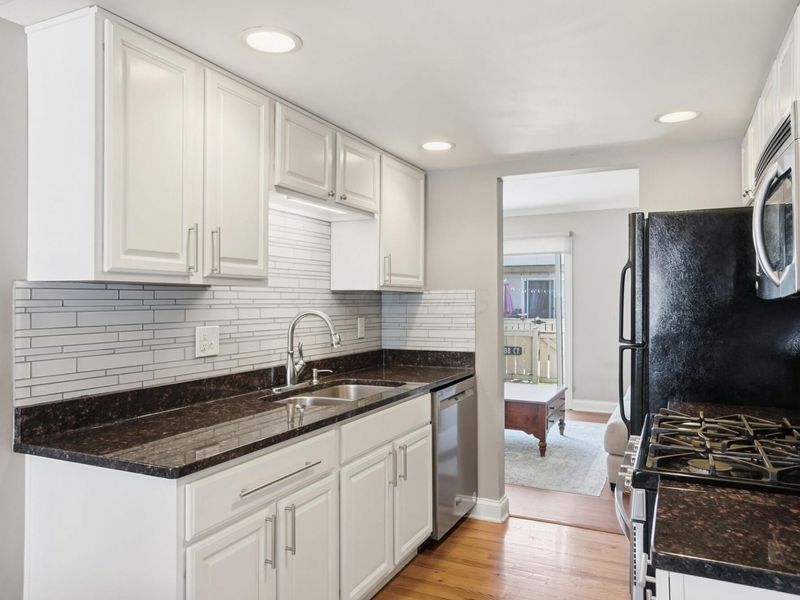 2565 Olde Hill Court S, Unit B, Columbus, OH 43221 Photo 16