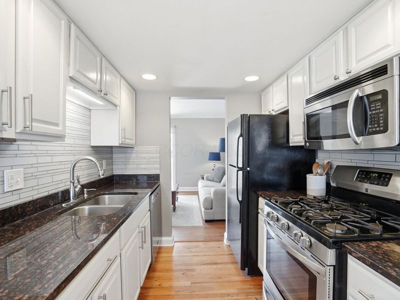 2565 Olde Hill Court S, Unit B, Columbus, OH 43221 Photo 17