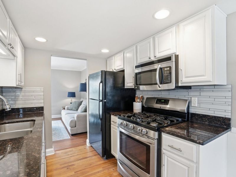 2565 Olde Hill Court S, Unit B, Columbus, OH 43221 Photo 19