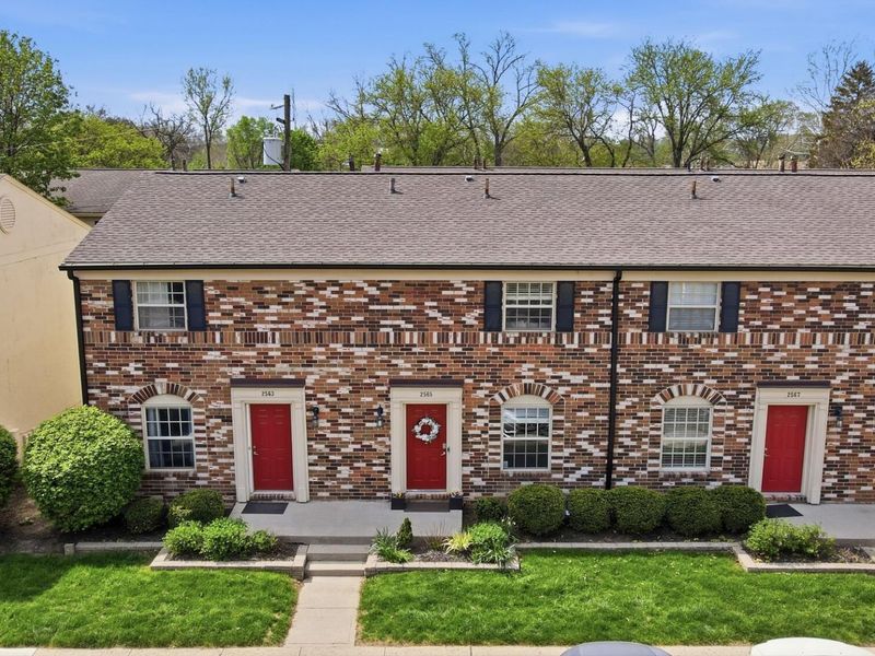 2565 Olde Hill Court S, Unit B, Columbus, OH 43221 Photo 2