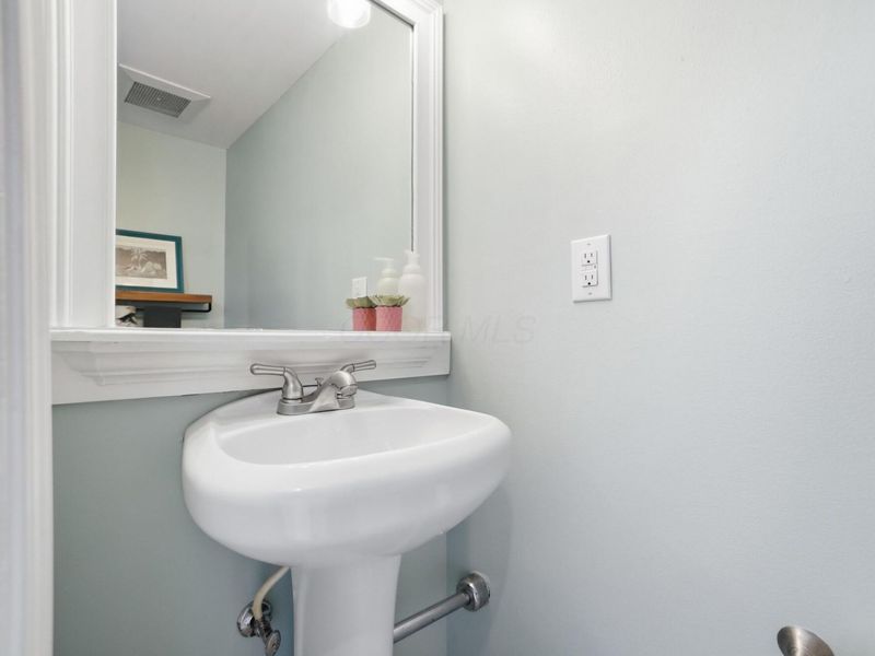 2565 Olde Hill Court S, Unit B, Columbus, OH 43221 Photo 24