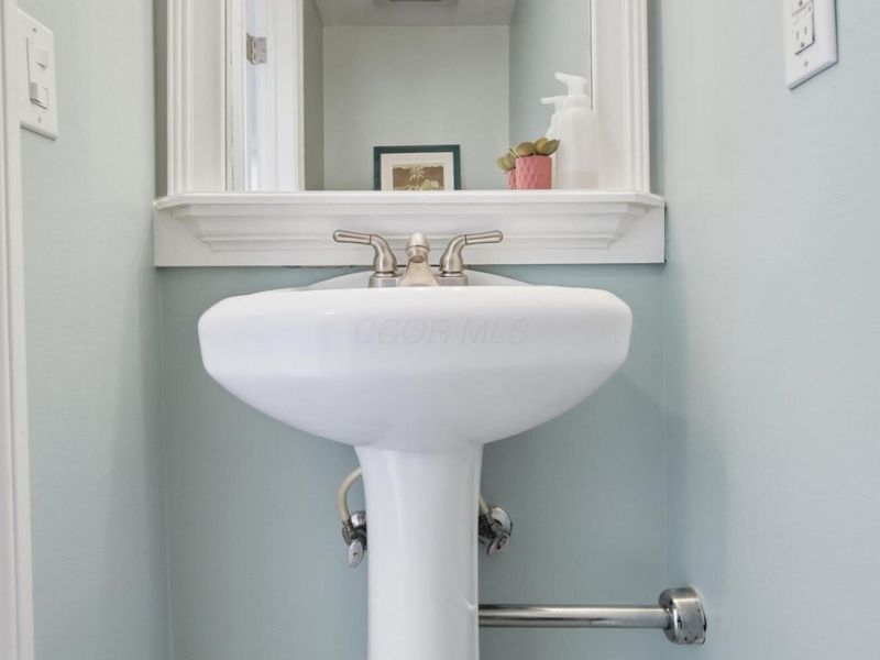 2565 Olde Hill Court S, Unit B, Columbus, OH 43221 Photo 25